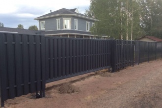 Забор из евроштакетника с бетонированием столбов 80 метров фото в Цюрюпе